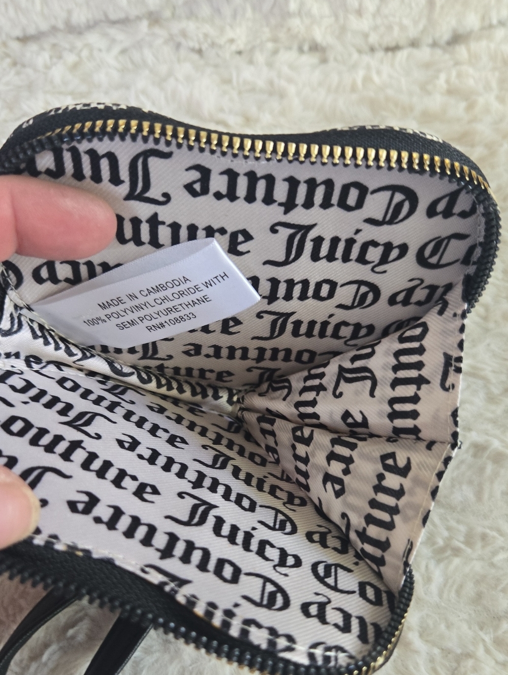 Juicy Couture Red Heart Logo Wristlet - Picture 3 of 3